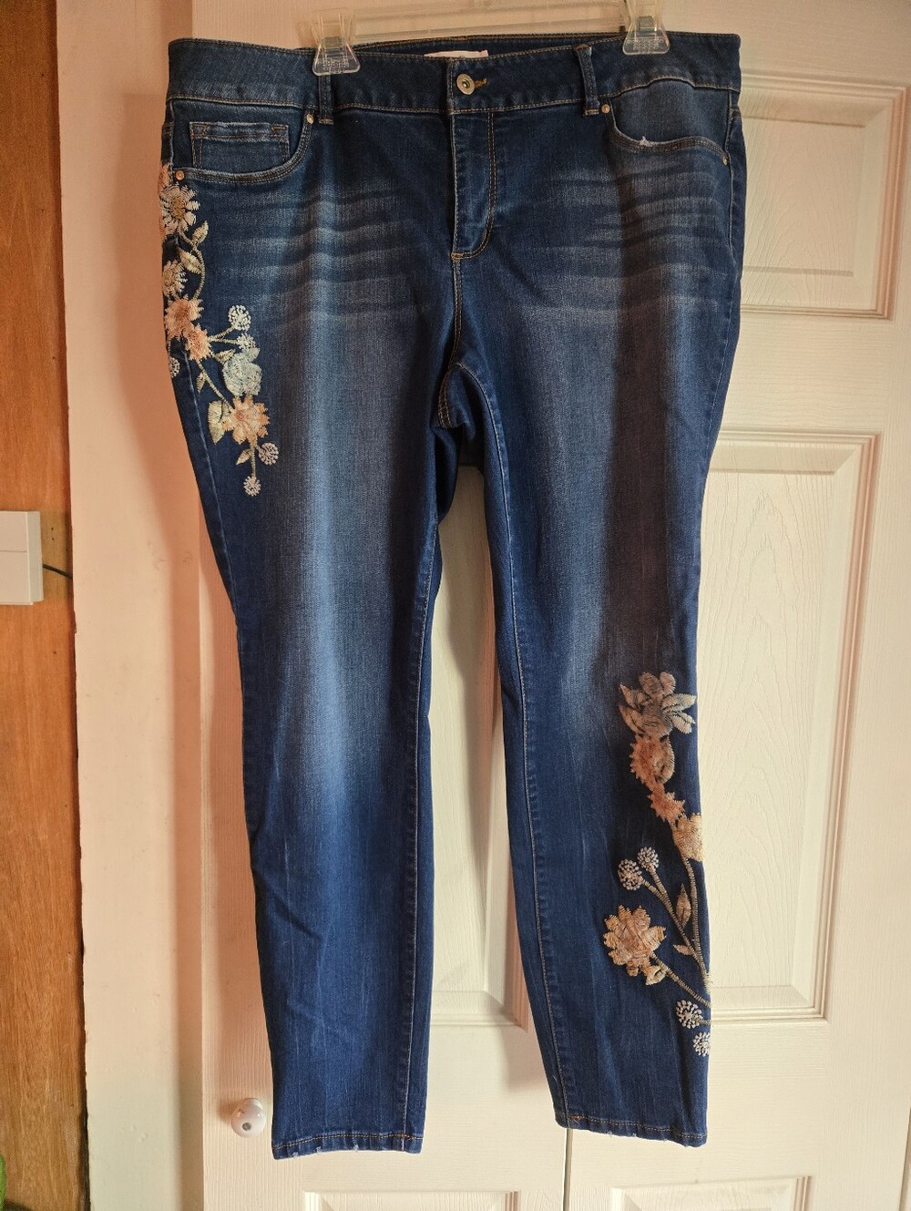 Jessica Simpson Kiss Me Super Skinny Jeans 18W Floral Embroidery